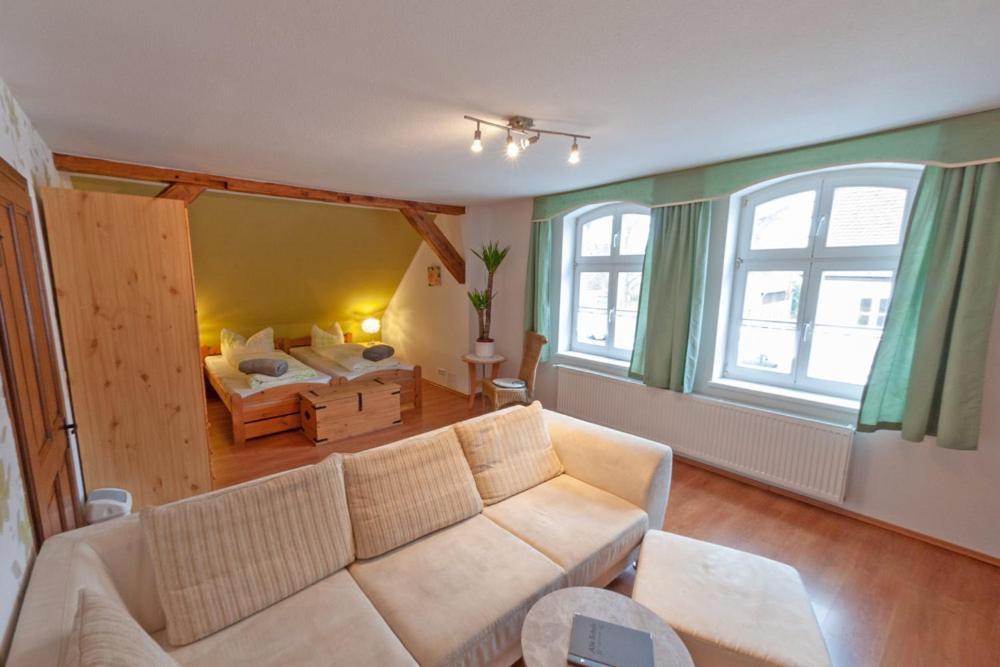 Alte Schule Cafe Und Pension Drehna Bagian luar foto