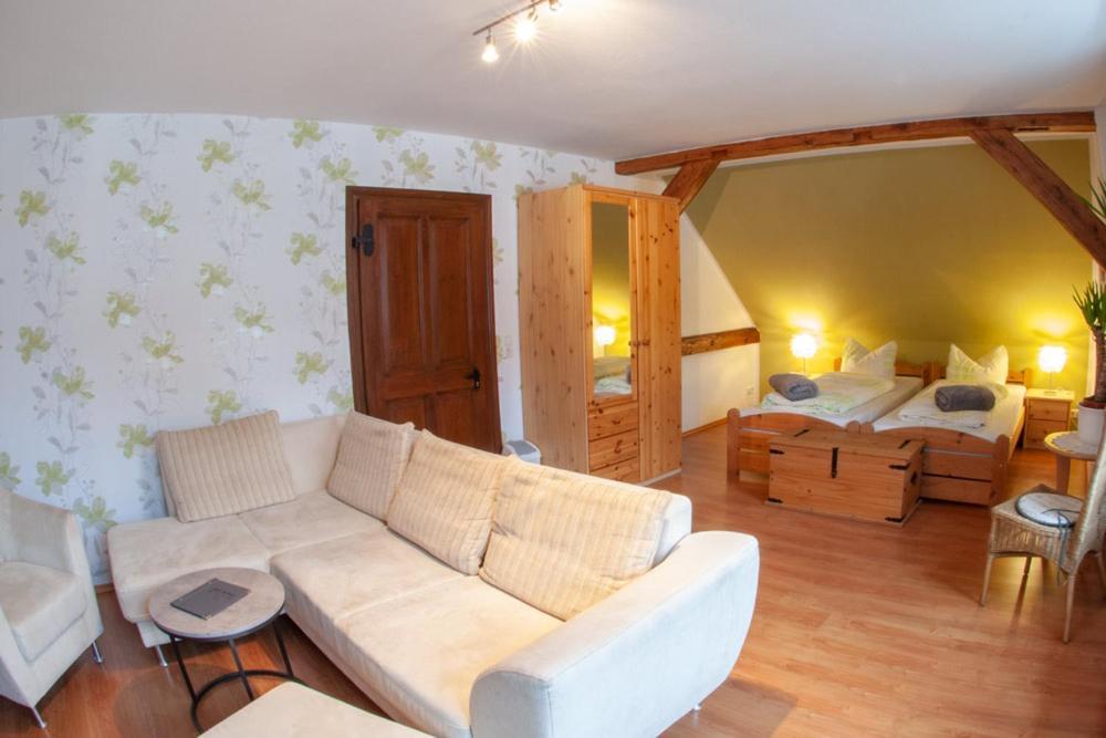 Alte Schule Cafe Und Pension Drehna Bagian luar foto