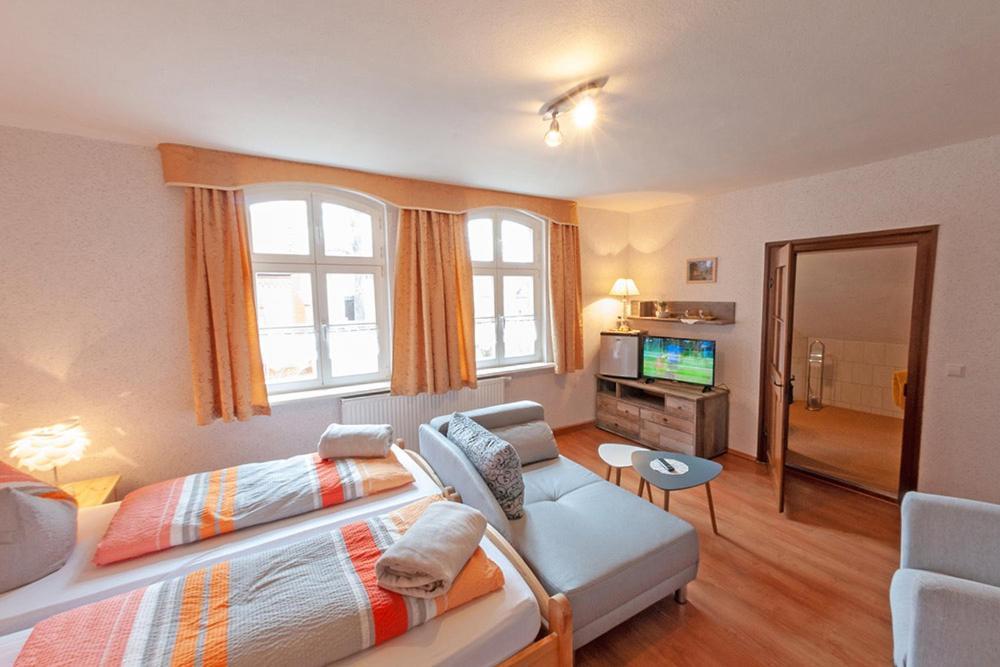 Alte Schule Cafe Und Pension Drehna Bagian luar foto