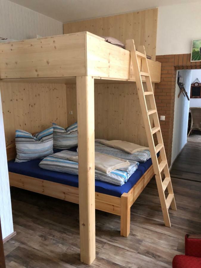 Alte Schule Cafe Und Pension Drehna Bagian luar foto