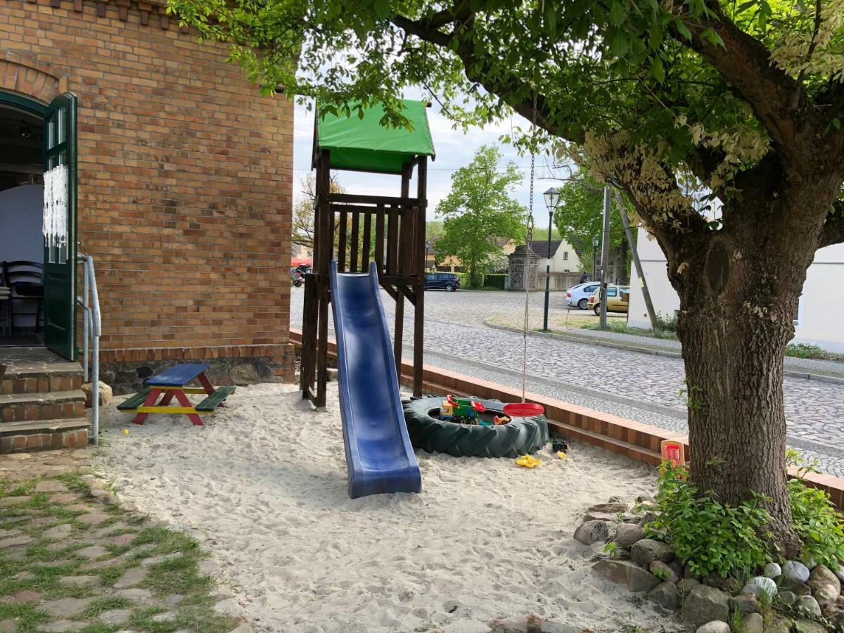 Alte Schule Cafe Und Pension Drehna Bagian luar foto